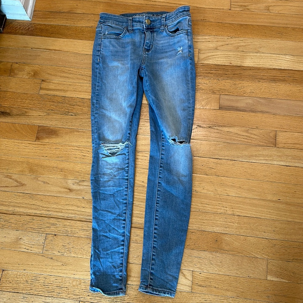 Women’s distressed jegging, size 4